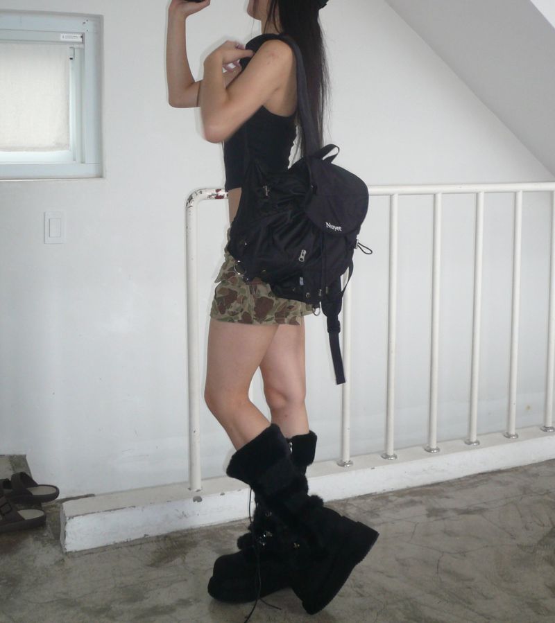 Black round pocket backpack