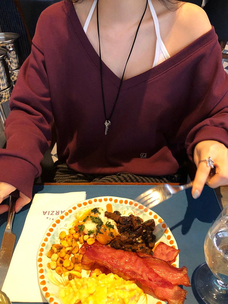 [MADE] TA DEEP V-NECK SWEATSHIRT
