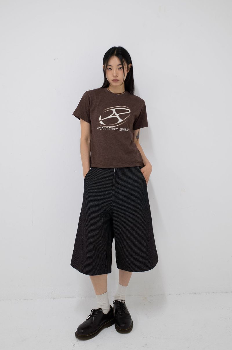 Big Graphic Logo Crop Tee Brown