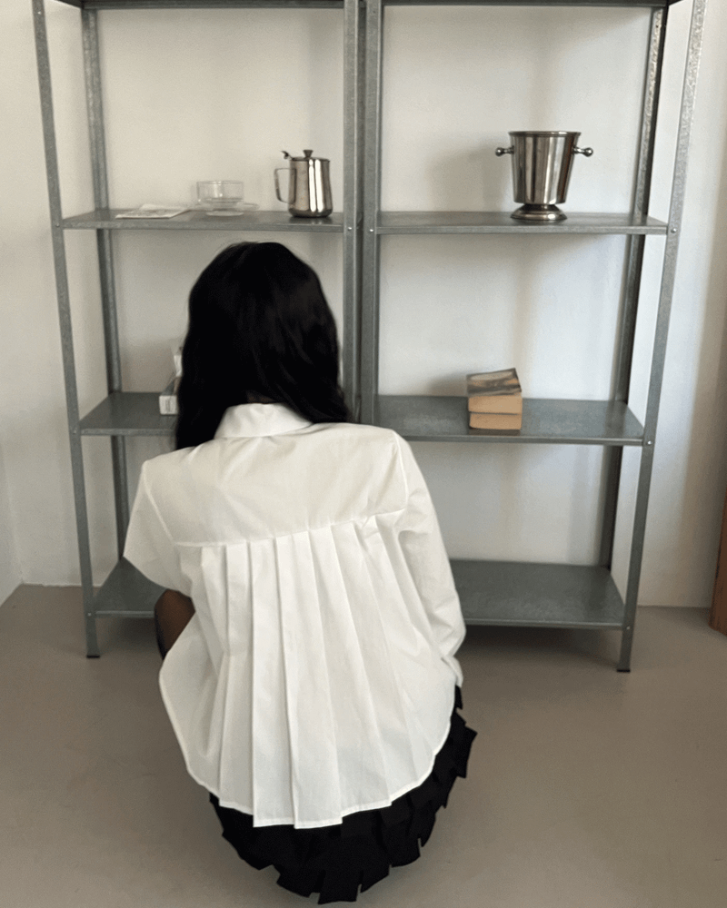 GUSTA（グスタ）の「 Back pleated classic long sleeve shirt (3 colors)（Tops）」