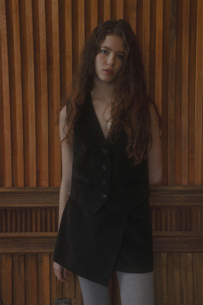 WITHOUTSUMMER（ウィズアウトサマー）の「Early corduroy vest_black（Tops）」