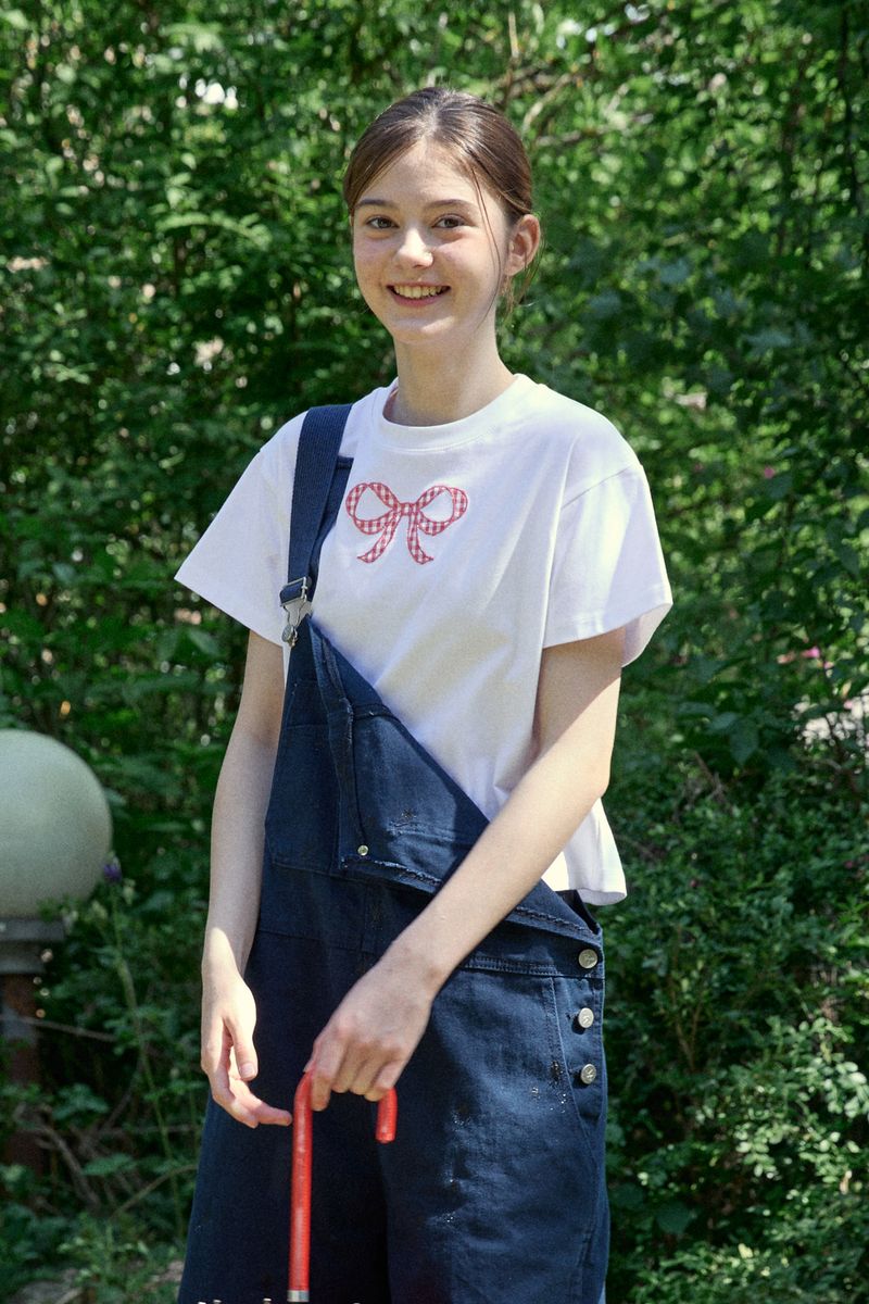 PINK PINEAPPLE(ピンクパイナップル)の「RIBBON APPLIQUE TS (3 COLORS)(Tops)」