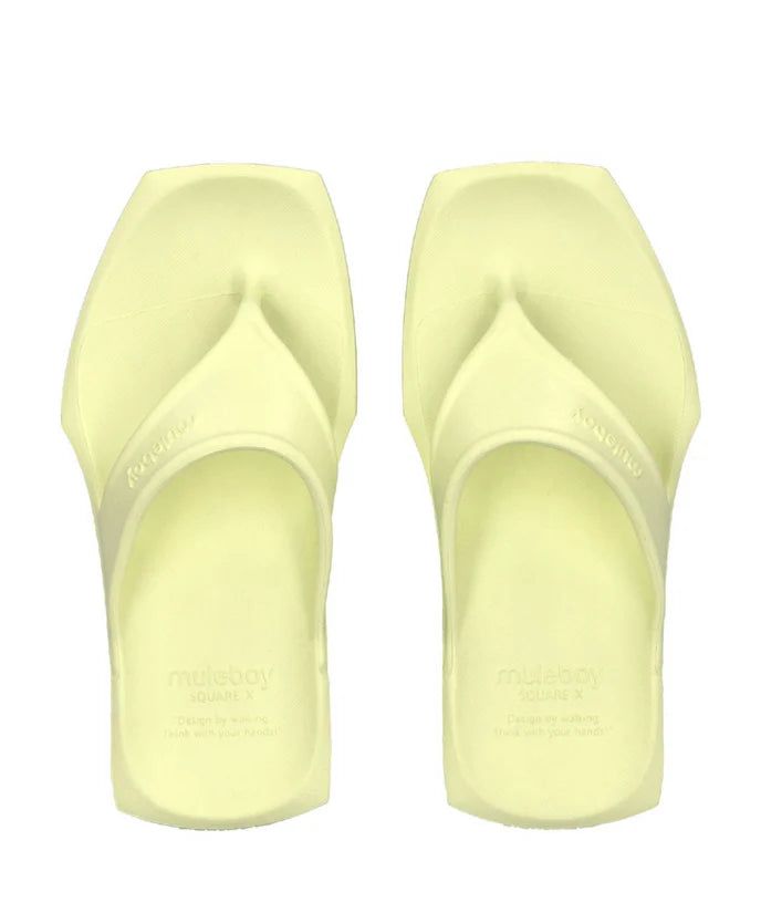 muleboy（ミュールボーイ）の「スクエア  X  フリップフロップ（PALE YELLOW）（シューズ）」