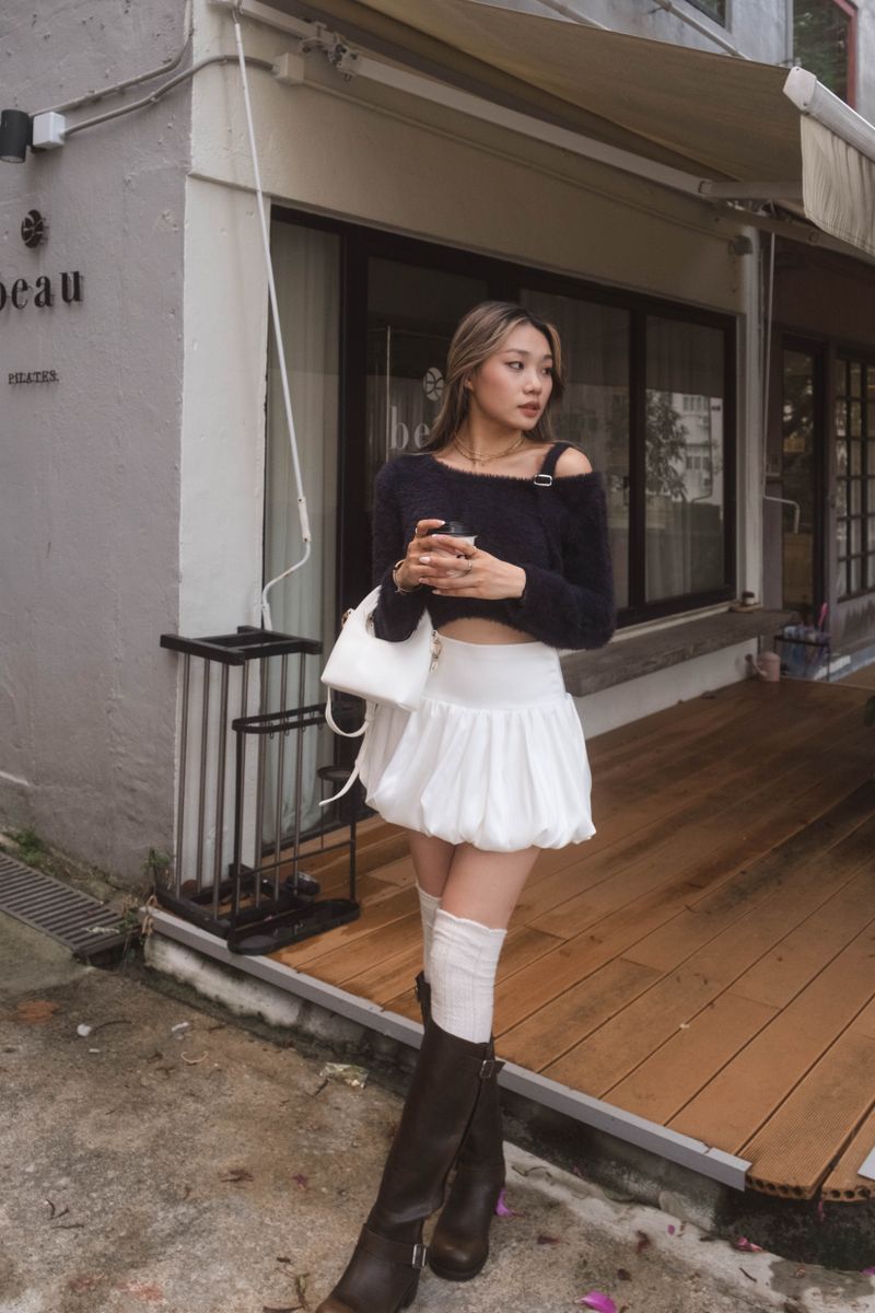 Single shoulder mo mo sweater