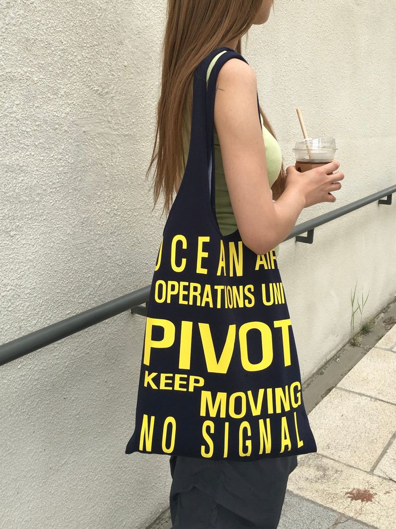 Keep Moving One-Cut Shoulder Bag (3c)
