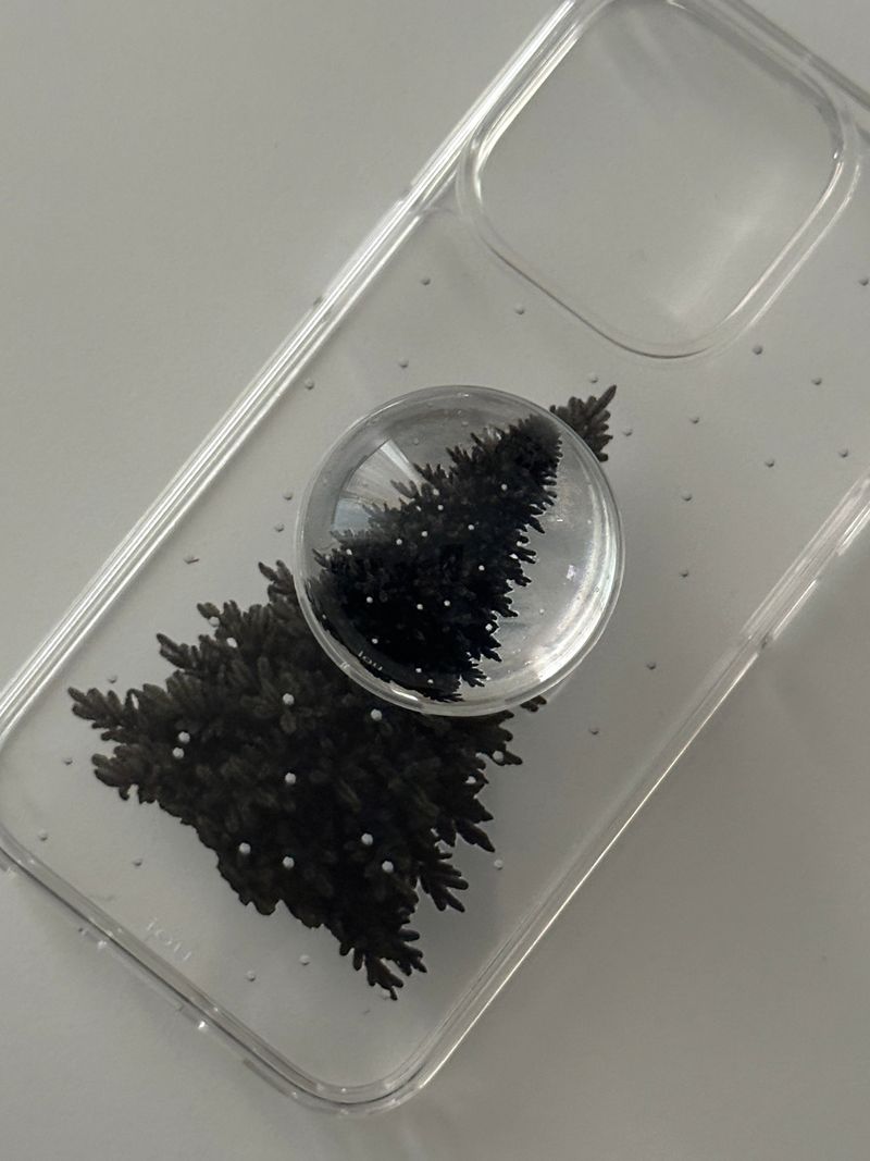 ovethings（オブシング）の「スノーツリースマートトック (not phone case)（スマホグッズ/小物）」