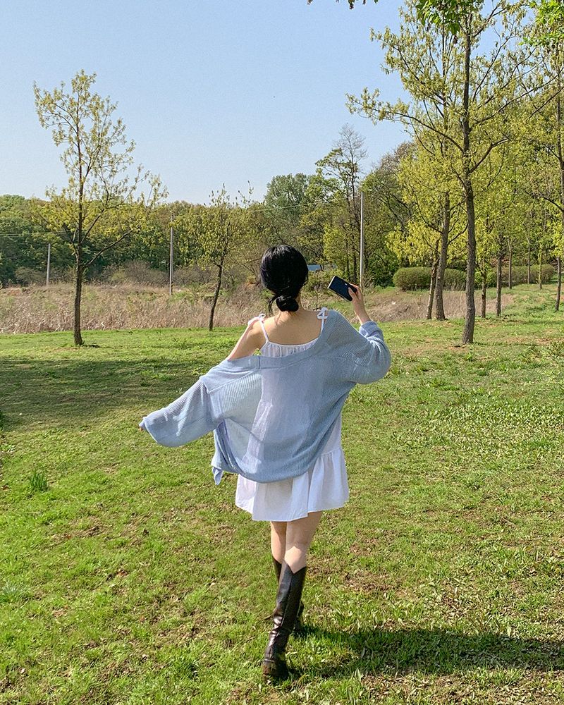 [Adjusting the strap] cancan sleeveless dress