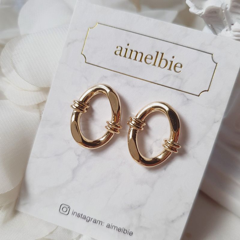 Knotted Oval Ring Piercing - Gold
