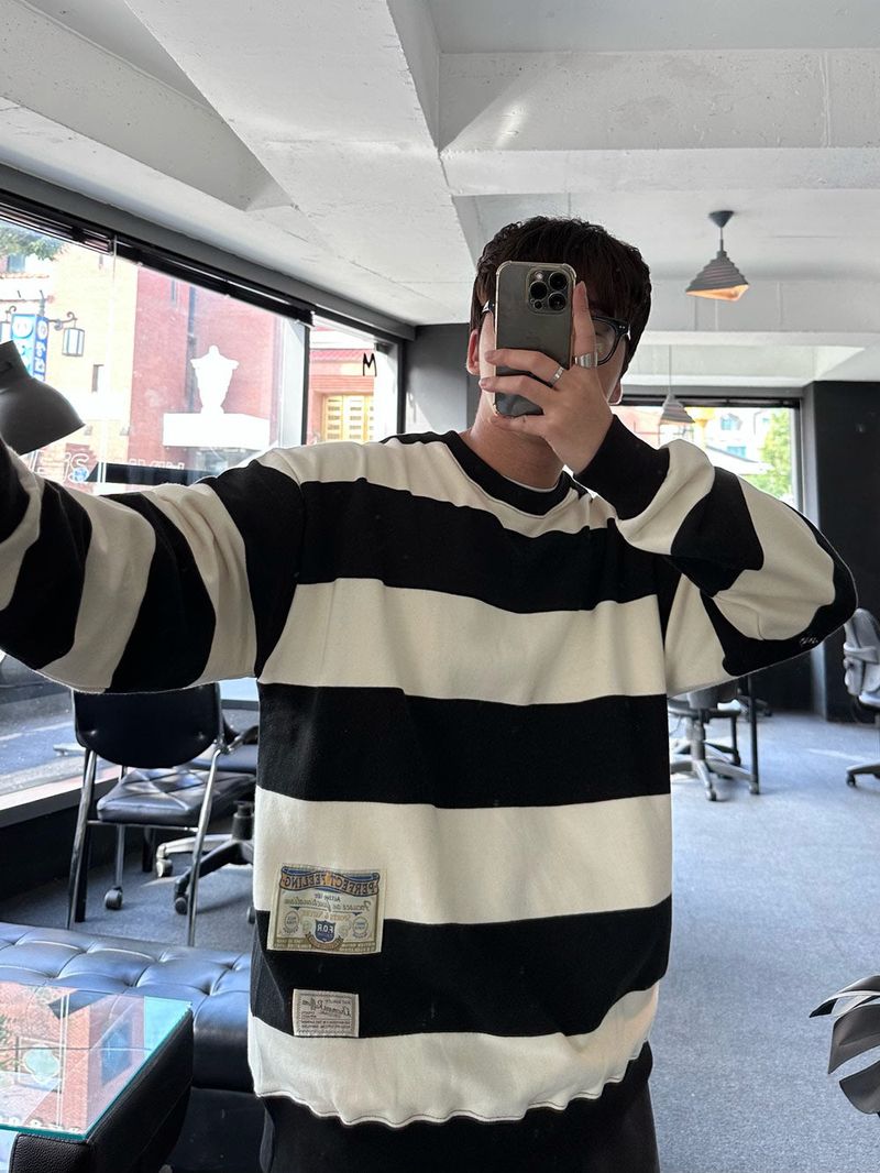 Mentor Patch Dangara Loose Fit Sweatshirt