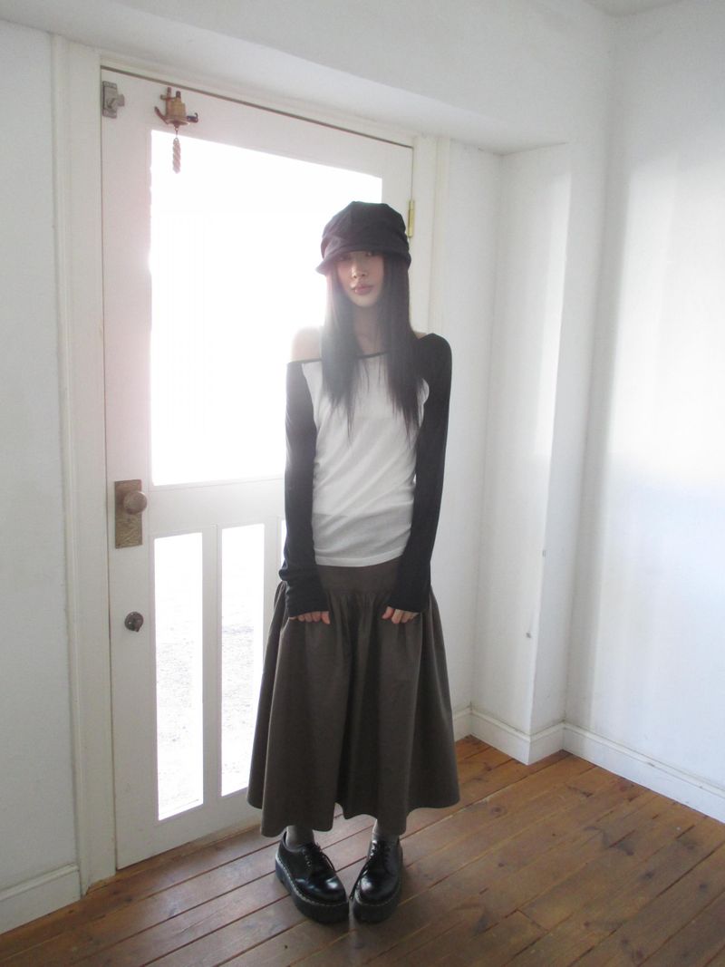 ナグラン ワンオフショルダーTシャツ