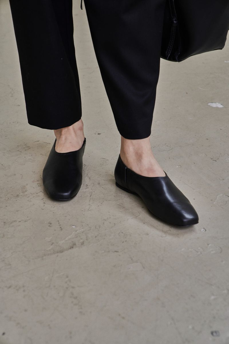 TUCK TWILL PANTS_BLACK