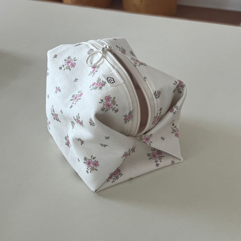 SPRING FLOWER ZIPPER POUCH