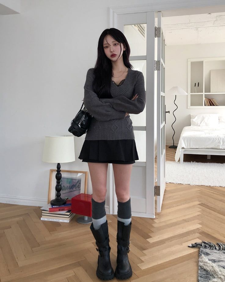 Div Long Slim Cable V-neck Knit