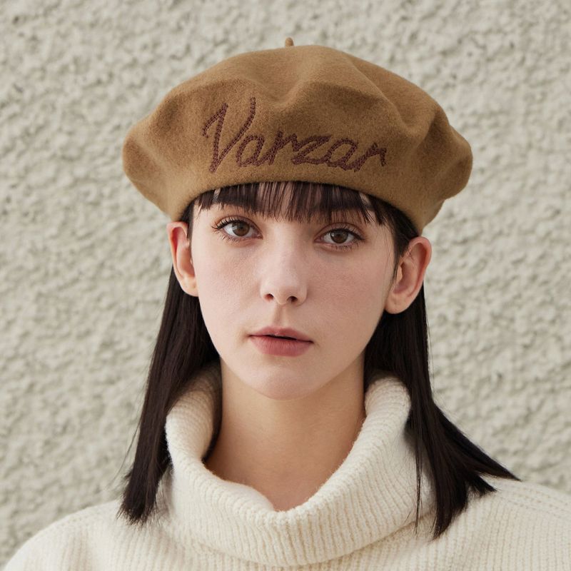 VARZAR（バザール）の「VARZAR 筆記体ロゴ ウールベレー帽 / キャメル（帽子）」