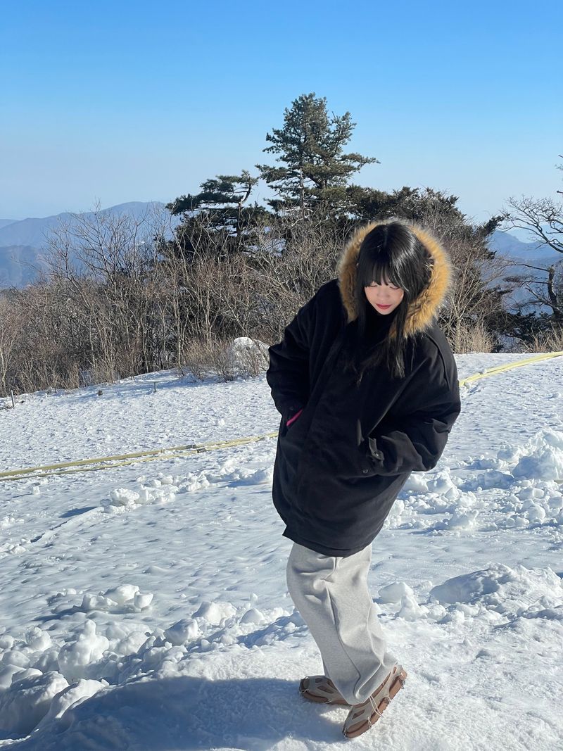 Snowy mountain fur jumper