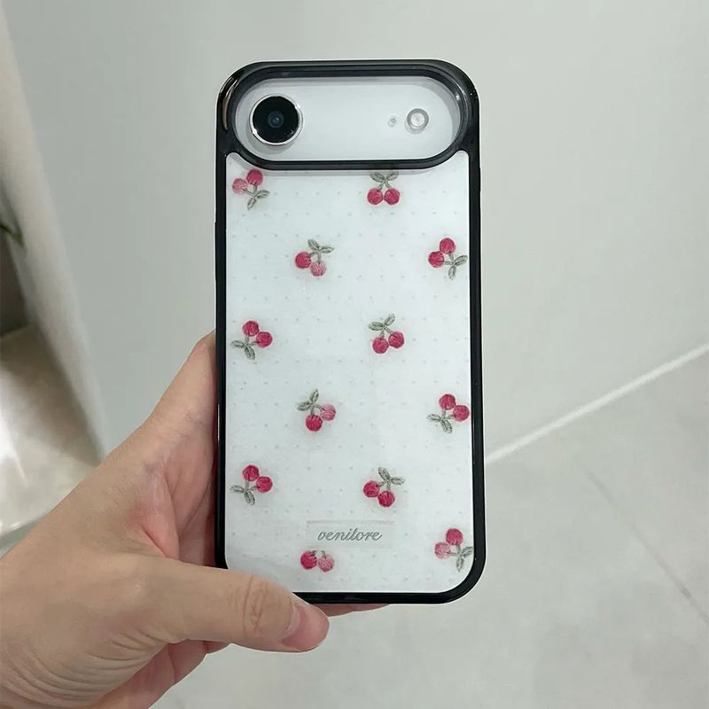venitore（ヴェニトー）の「[MADE][マグセーフグラスバンパーケース]チェリー刺繍ニットケース（スマホグッズ/小物）」