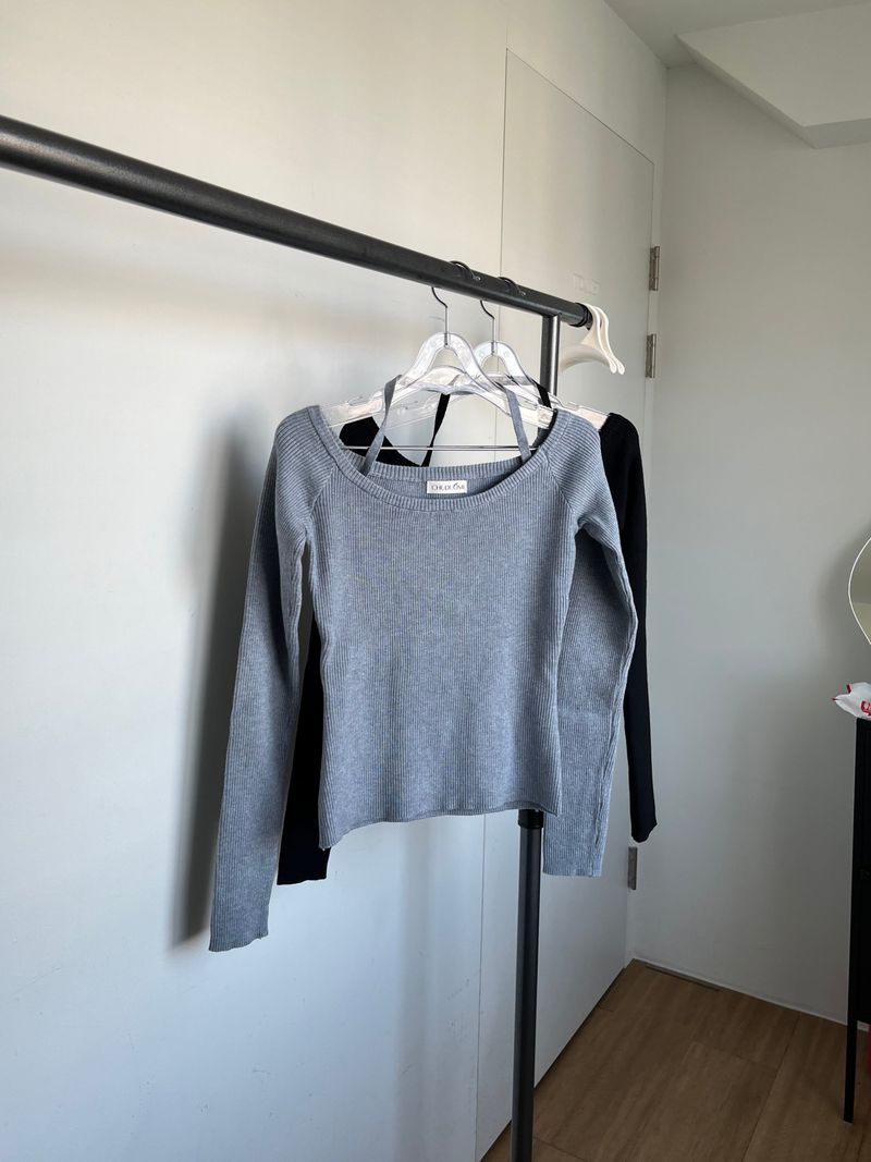 Halter Off-Shoulder Knitwear (2 colors)