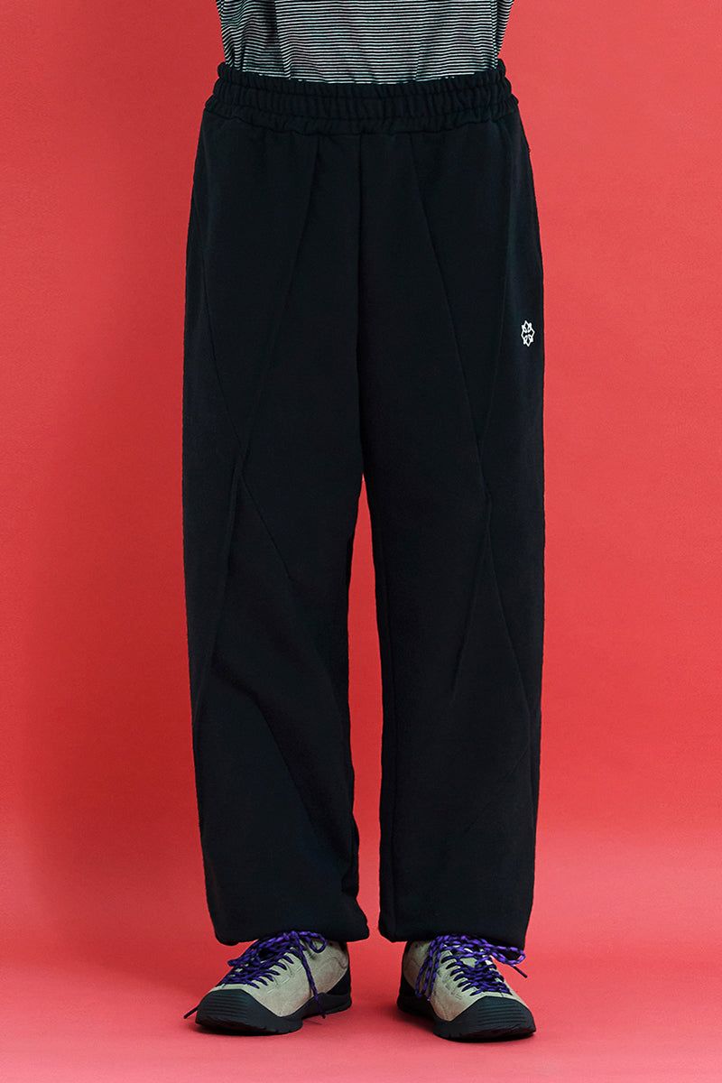 UNALLOYED（アナロイド）の「DART SWEATPANTS / BLACK（Pants）」