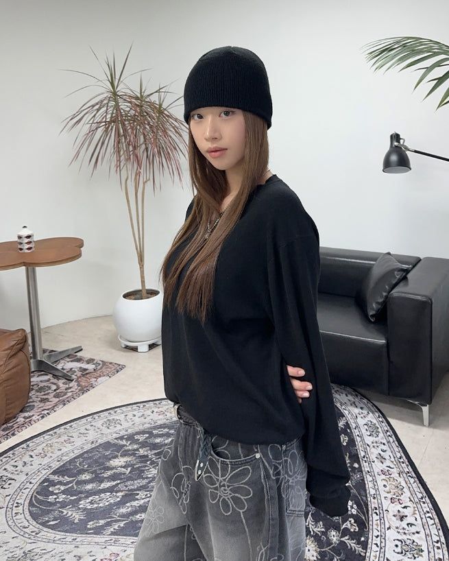 Faren Damaged V-neck Knit