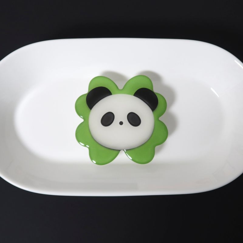 snuhug（スヌハグ）の「クローバーパンダトック（スマホグッズ/小物）」