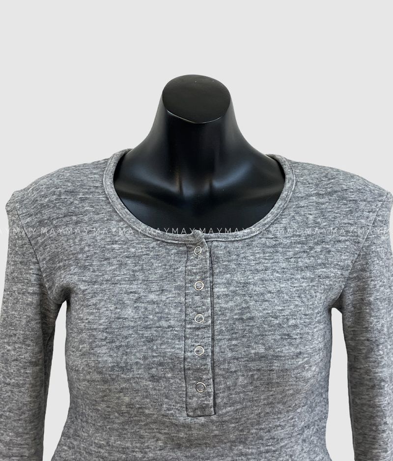 long-sleeved shirt with a U-neck