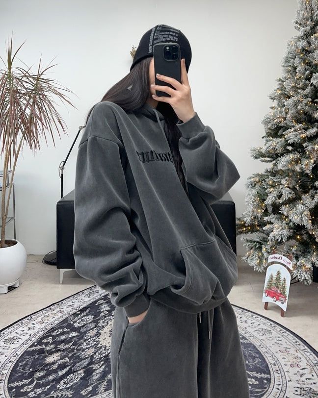 SATIIIZ(サティーズ)の「Riel Embroidered Pigment Hoodie (Brushed)(Tops)」