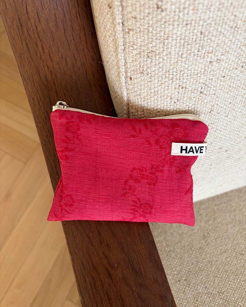 HAVE YOU EVER（ハヴユーエバー）の「Linen floral flat pouch - red , S size（Accessories）」