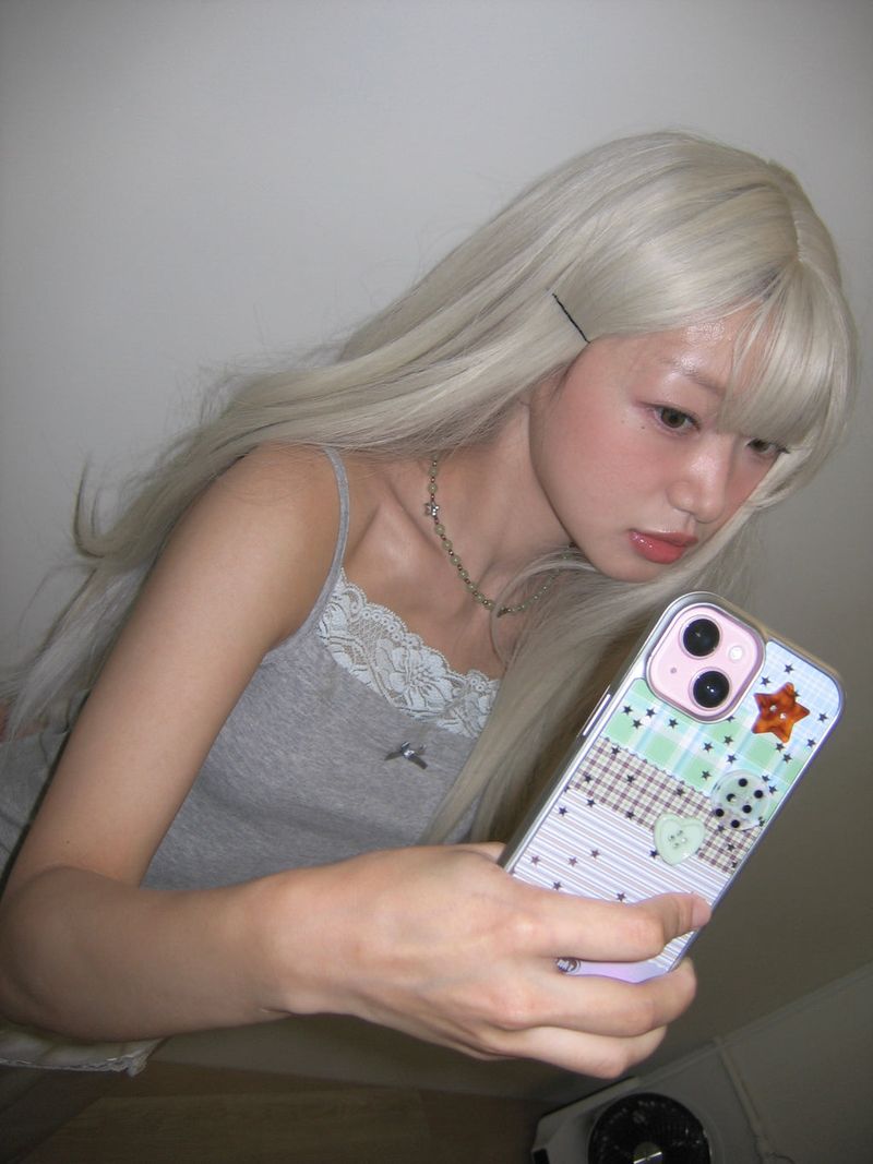 atta（アッタ）の「サマーバケーション (Silver Epoxy) フォンケース（スマホグッズ/小物）」