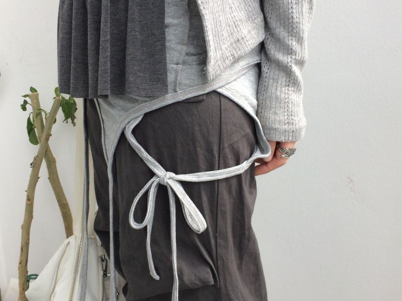 loose-fit strap sleeveless