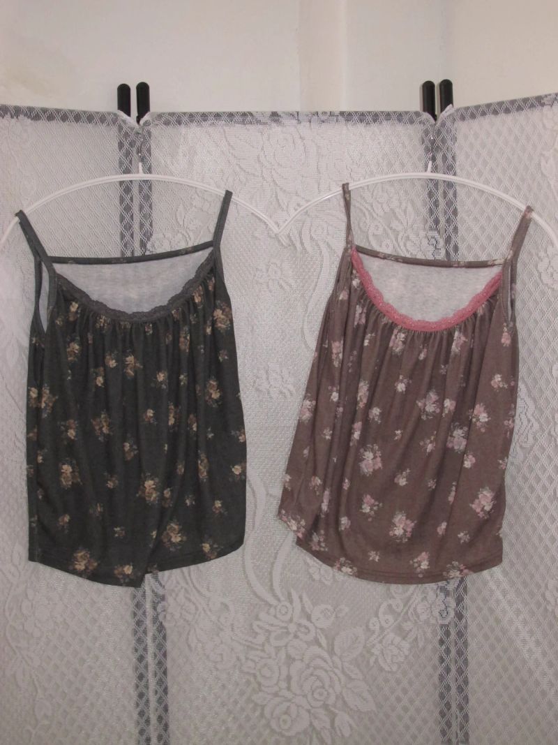 Rosy Lace Sleeveless