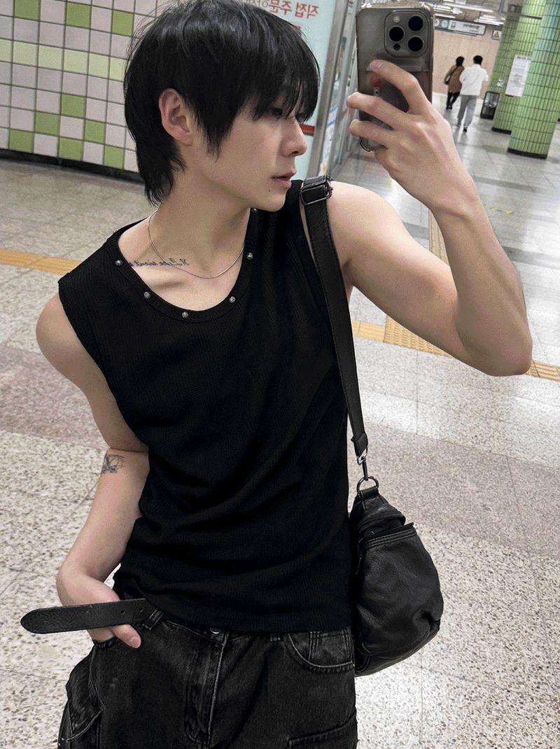 Cosyharu studded sleeveless top