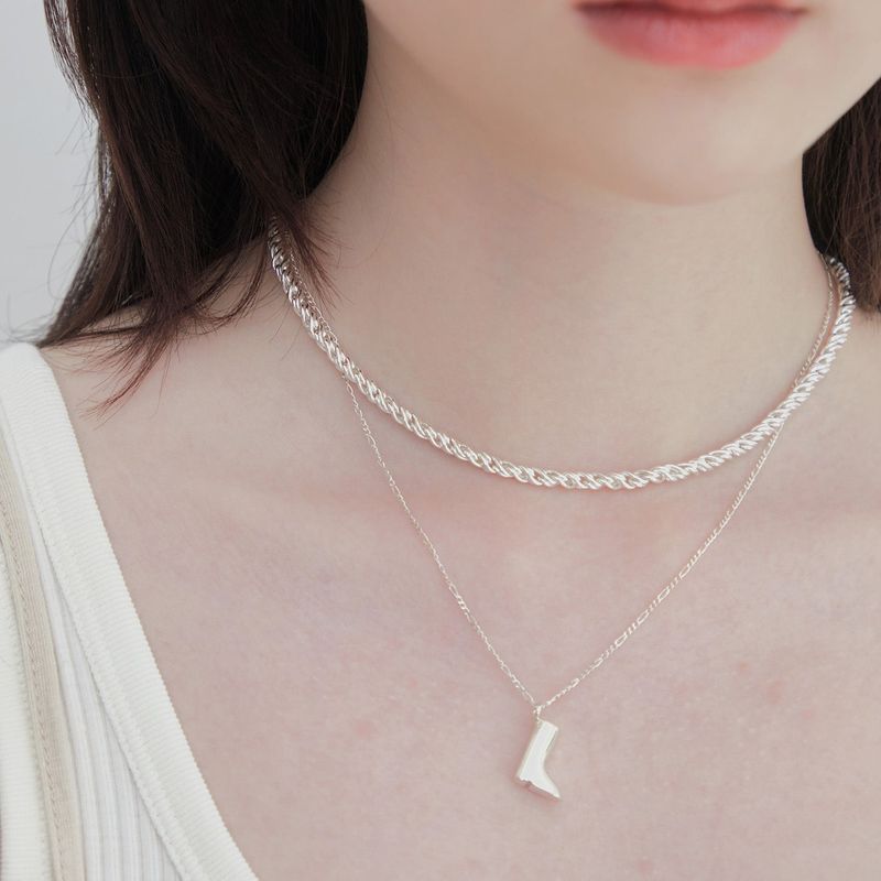 put on your boots necklace silver ver.