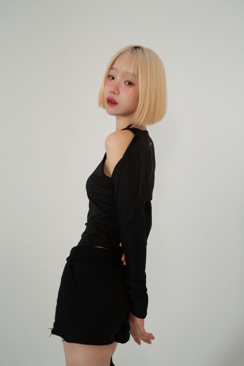 NECK STRAP TEE_BLACK