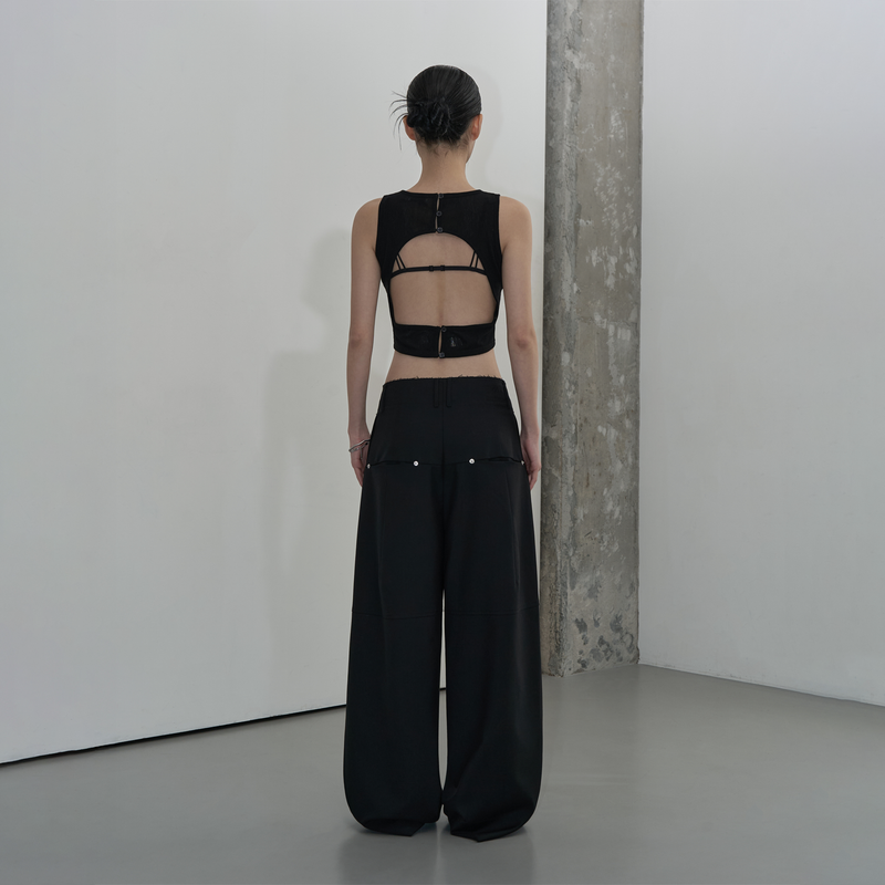 WAIST DETAIL TWO-TUCK WIDE SLACKS (BLACK)