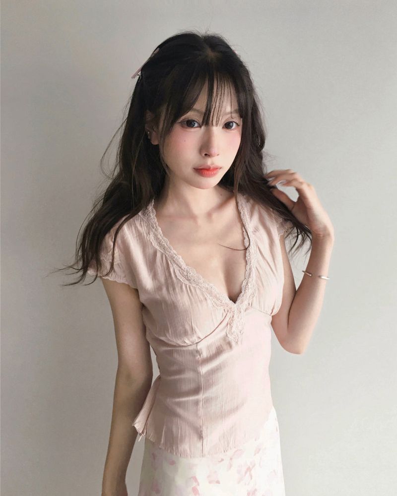 cloudemotion（クラウドエモーション）の「mido peach pink lace bl（Tops）」