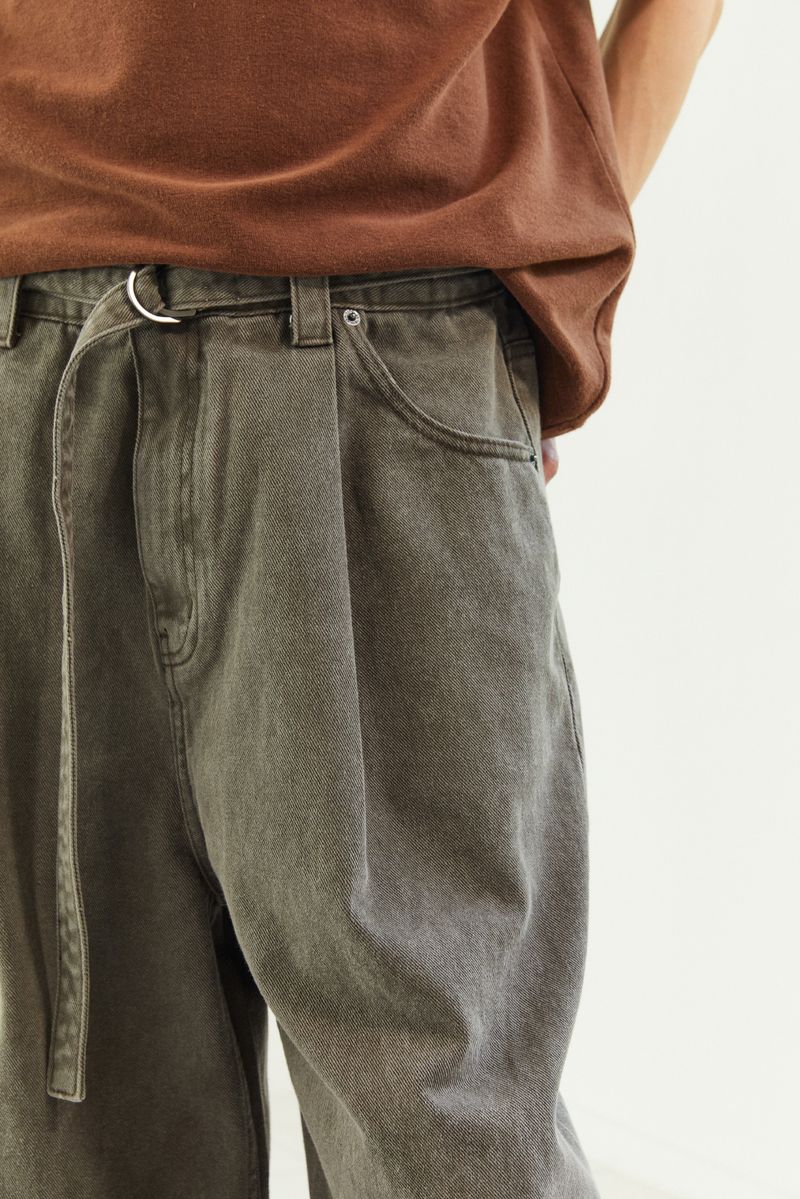 ALARM ONE TUCK BELTED DYEING PANTS BROWN_MAN