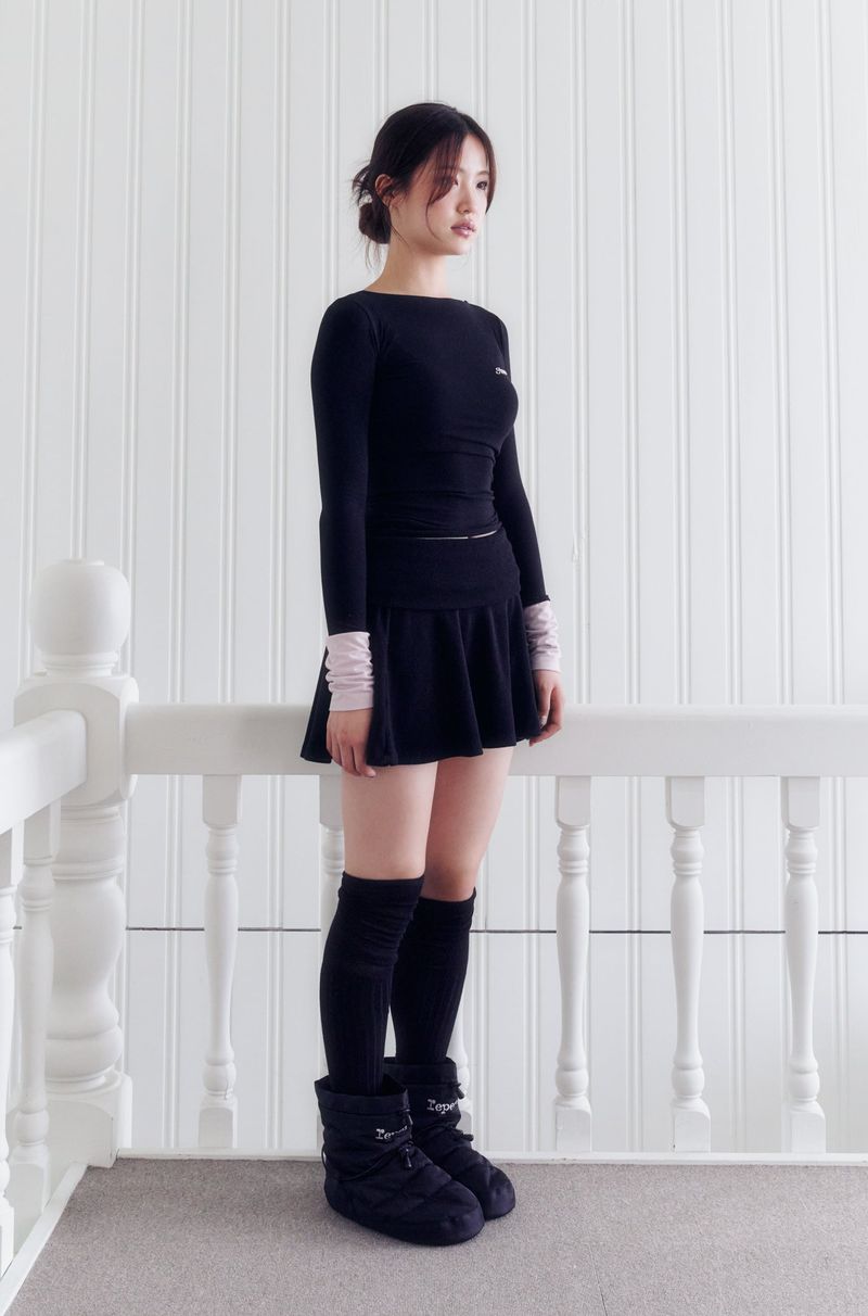 Boat Neck Two-Tone Long Sleeve Top (BLACKPINK)
