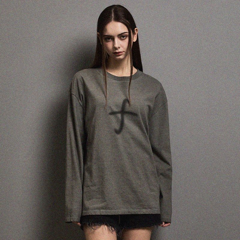 FFEFFSTUDIO（フェフスタジオ）の「Luna washed F logo long tshirts (Cement)（Tops）」