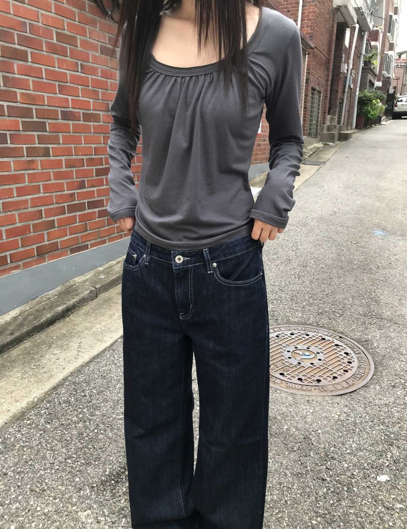 Shirred U-neck Tee