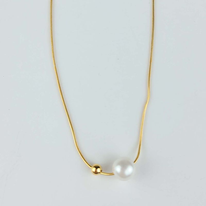 Simple pearl & ball necklace