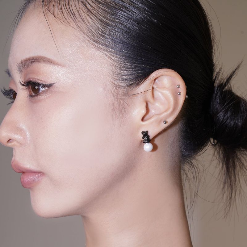 Petit Bear Pearl Earrings_Black