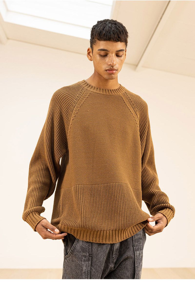 HALF INCISION OVERSIZED KNIT