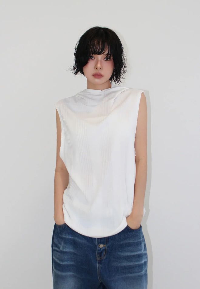 AAKE（アケ）の「リブドフーデッドスリーブレス（トップス）」