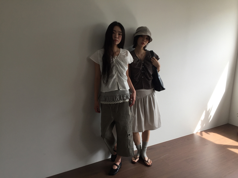 Wing Dot Shirring Blouse (2color)