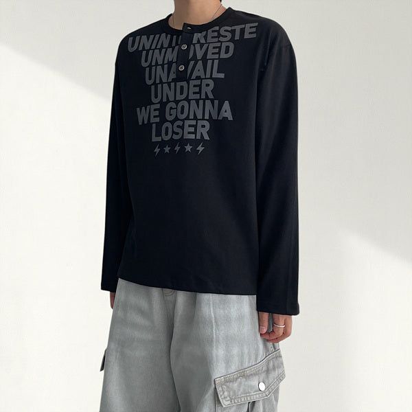 voarc（ボアク）の「スウーリー レタリング スナップ ヘンリーネック ロングスリーブ Tシャツ (4 colors)（トップス）」