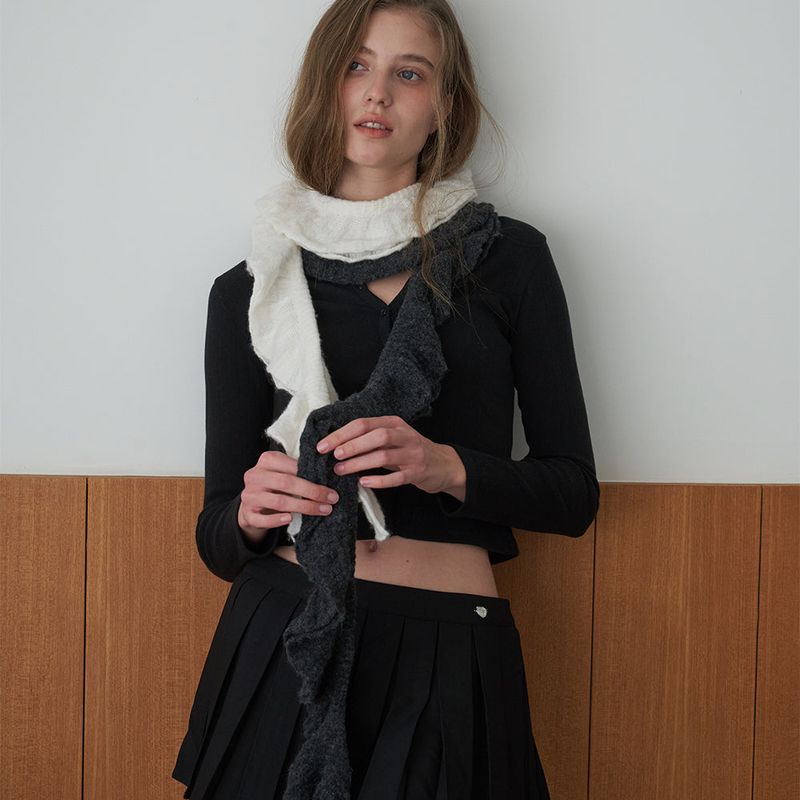 OVT-U（オーブイティーユー）の「Frill Knit Wave Scarf_3 color（Fashion Accessories）」