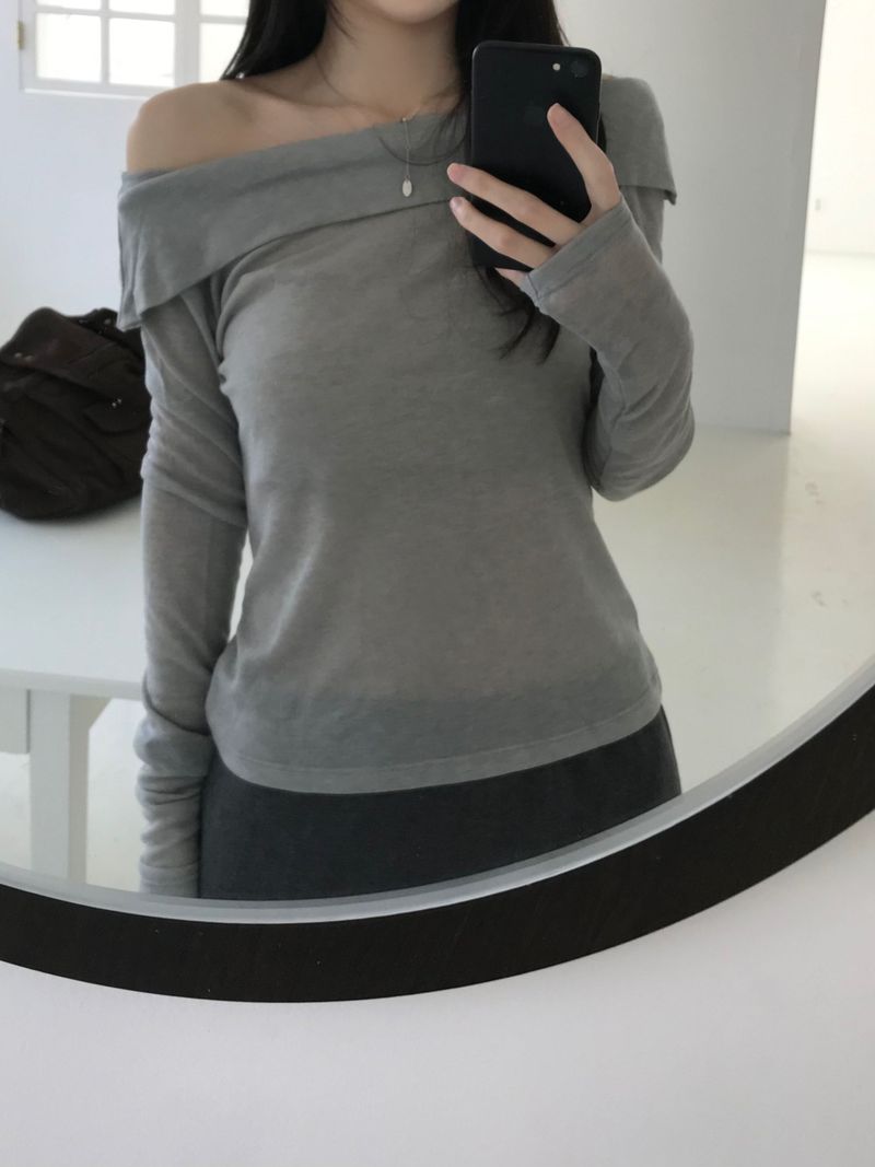 Peer off-shoulder T-shirt (2 colors)
