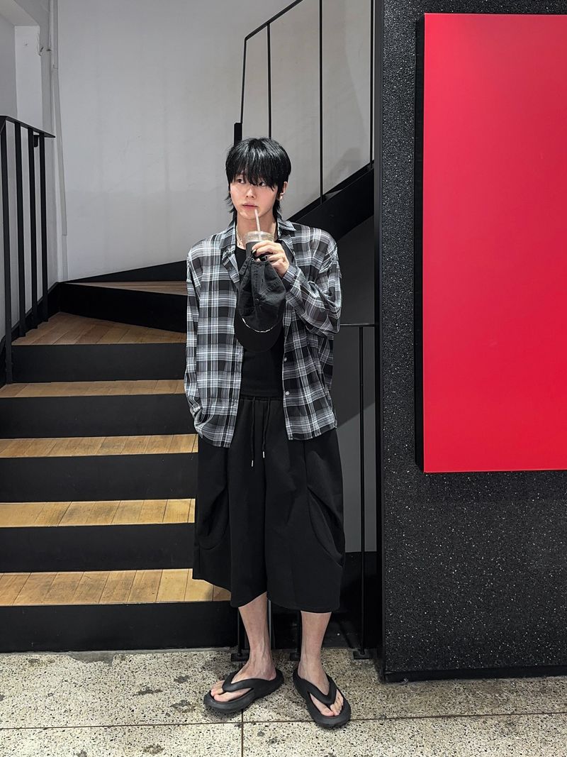 Noir Balloon Pintuck Bermuda Pants