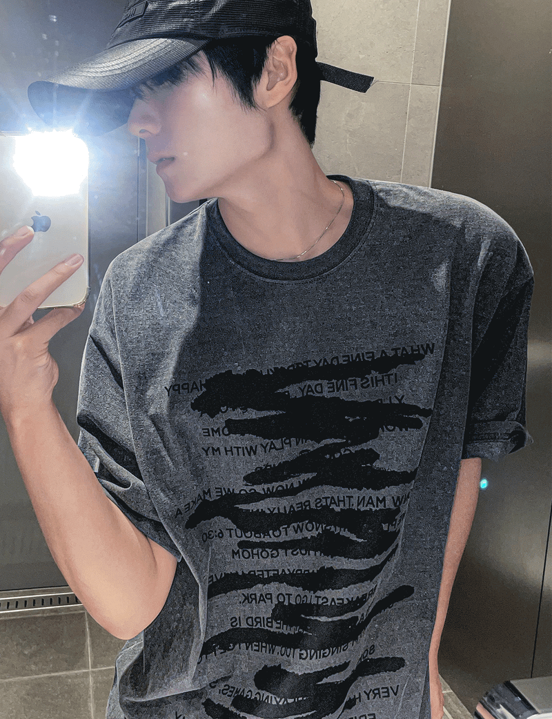 COSYHARU（コシハル）の「lettering brush drawing short sleeve T-shirt（Tops）」