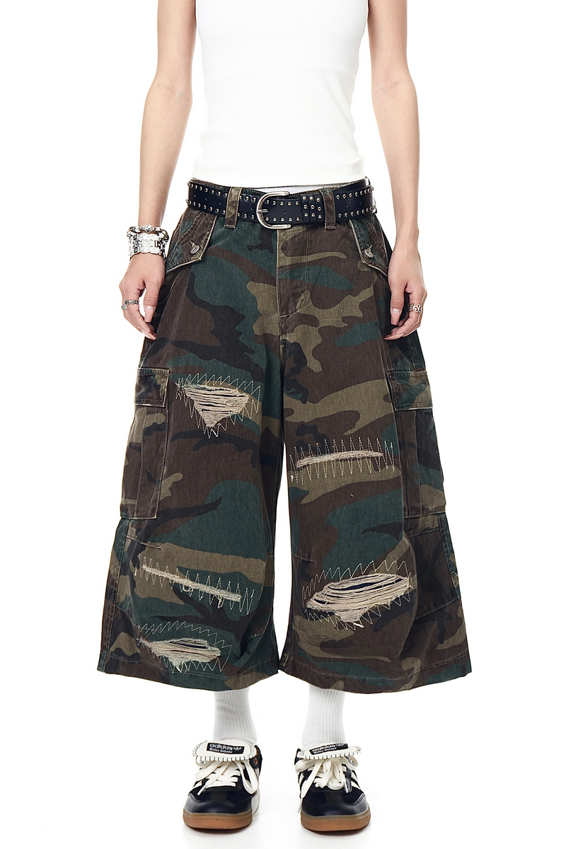 CZ Basicsの「Camo Cargo Shorts(Pants)」